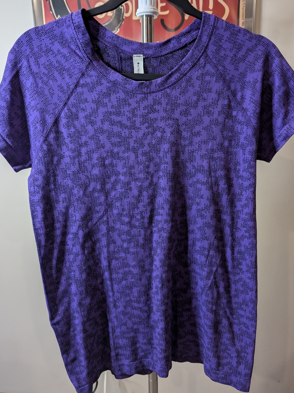 $23 Athleta Size L Momentum Seamless Tee Purple Pixel Print Short Sleeve